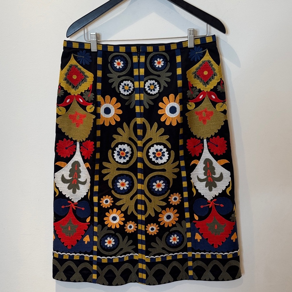 Kobi Halperin Multicolor A-Line Skirt.
Size 14 but a 10–12 can wear.
Tailor it!